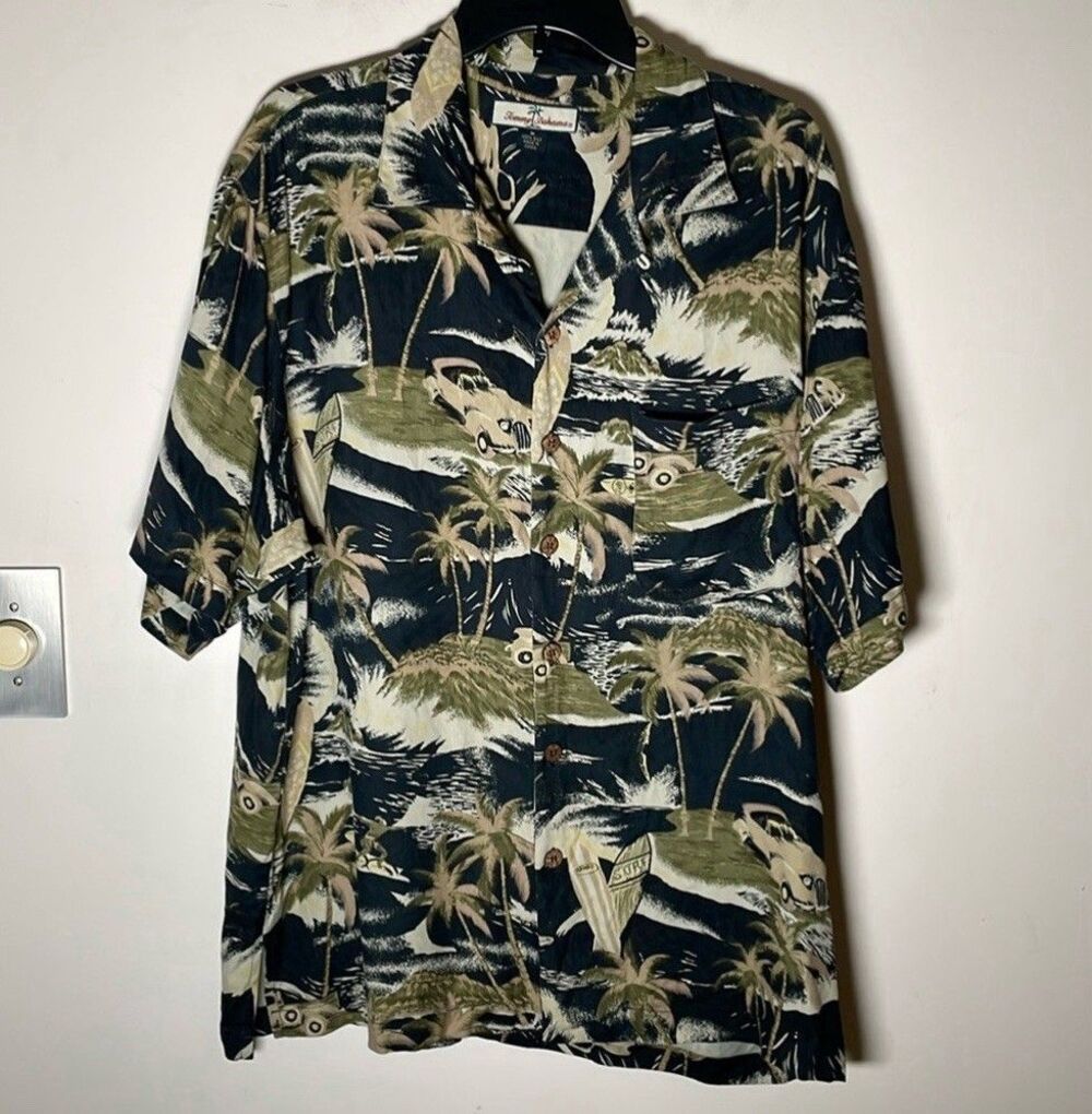 Tommy Bahama 100% Silk Button Hawaiian Shirt Men’s M Black Tan Hawaii Surf Theme